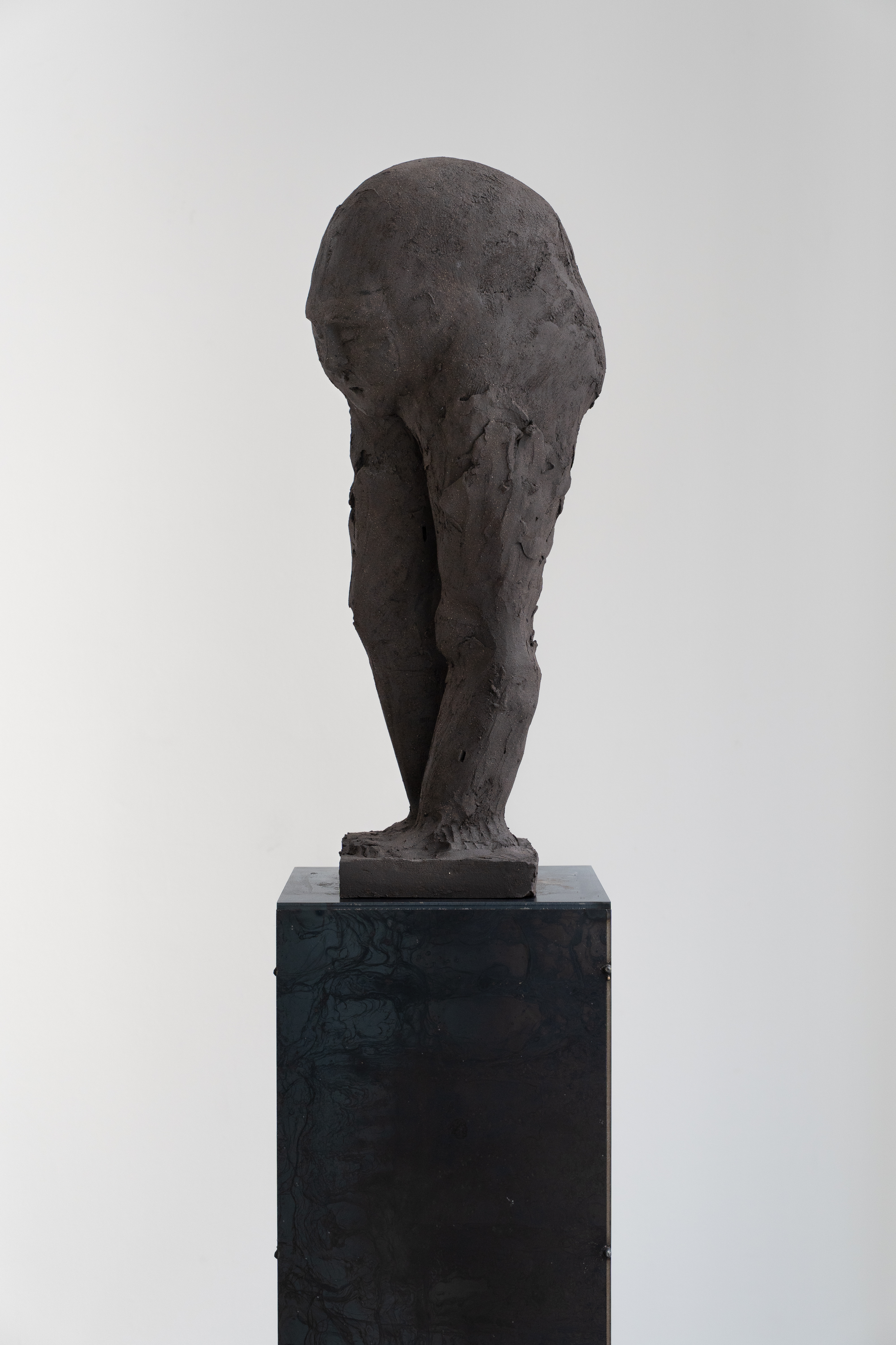 Baubô, 2025. grès, 63 × 26 × 25 cm. Photo © Octave Pineau-Furet